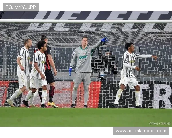 尤文角球机会多次造成门前混战：战术洞察与现场魅力