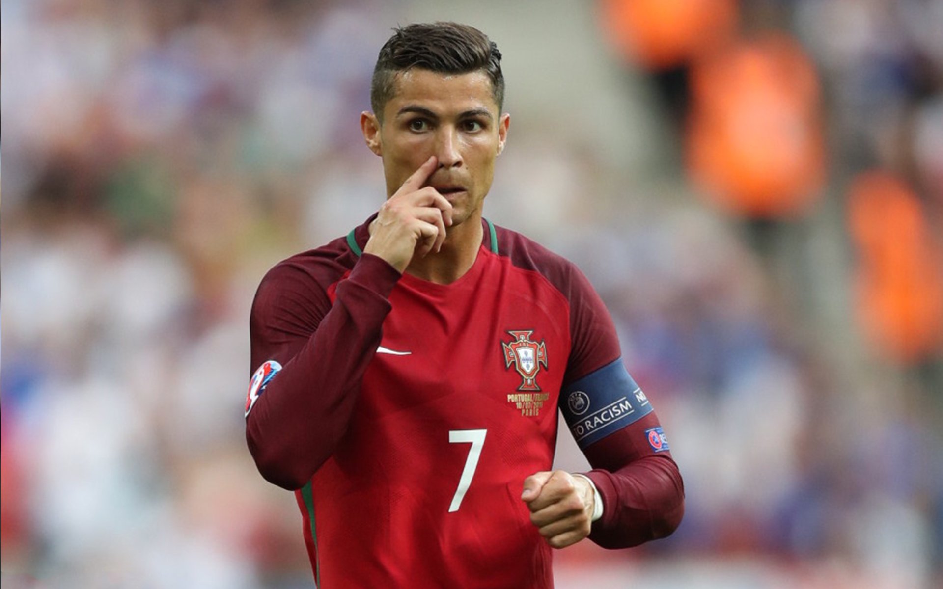 维拉后场快速出球带动整体推进，维拉技巧